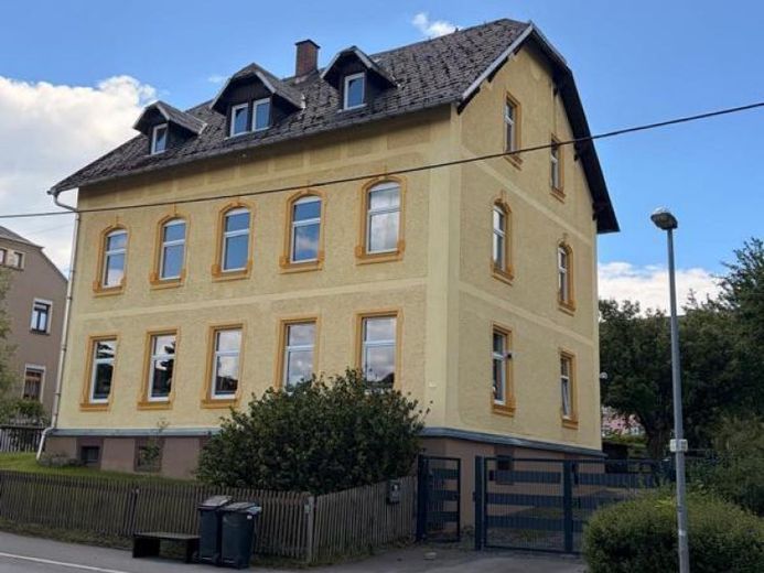Objekt-Nr.: 4526 - teilvermietetes Zweifamilienhaus zur Eigennutzung oder Vermietung mit großem Grundstück in Weischlitz – Foto 1