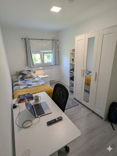 First occupancy after complete renovation: Modern shared apartment rooms (all-inclusive 550€) – individually or as a group of 4 – WG-Zimmer(Einrichtungsbsp.KI)