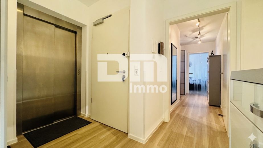 Exklusives Penthouse-Juwel mit 360 Grad Panorama-Dachterrasse in Baunatal-Großenritte – Flur / Diele / Fahrstuhl in der Einheit