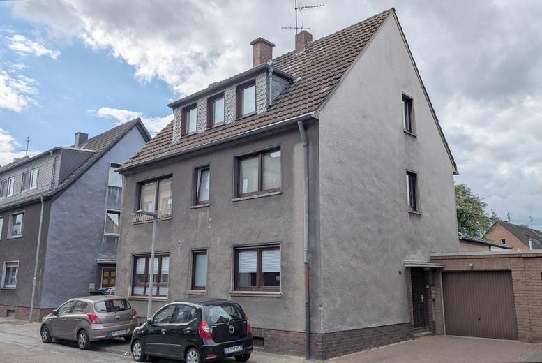 Ampio appartamento con terrazza, due bagni, garage e annesso versatile - senza provvigione – Straßenansicht