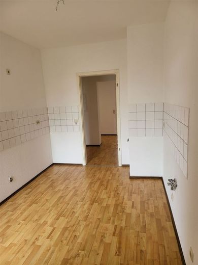 Großzügige 2-Zimmer mit Balkon, EBK, Wannenbad und Laminat in zentraler Lage! SP mgl. – Foto Nachbarwohnung