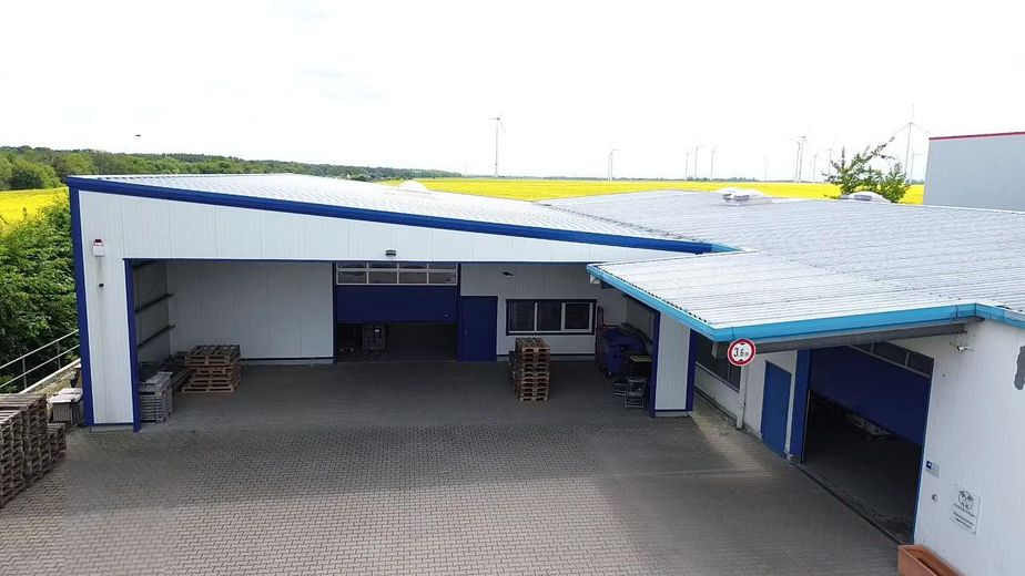 Moderne Lagerhalle 360 m² + 87 m² überdacht | Werneuchen – Hof- und Zufahrtsbereich
