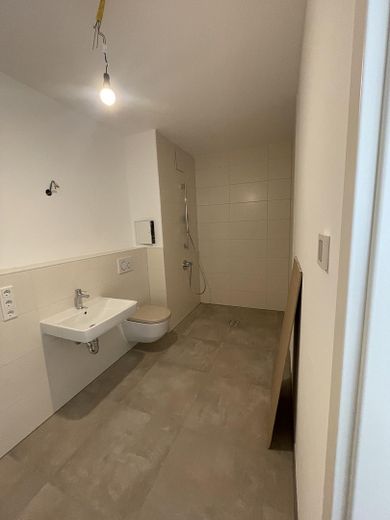 Barrierefreies Zuhause mit 3,5 Zimmern in Berlin zentral gelegen – Bad