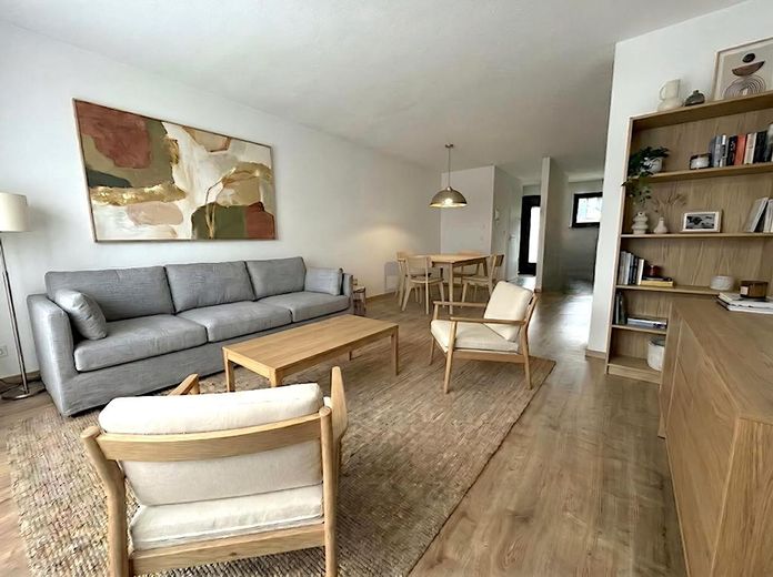 Geräumiges Wohnzimmer (EG)