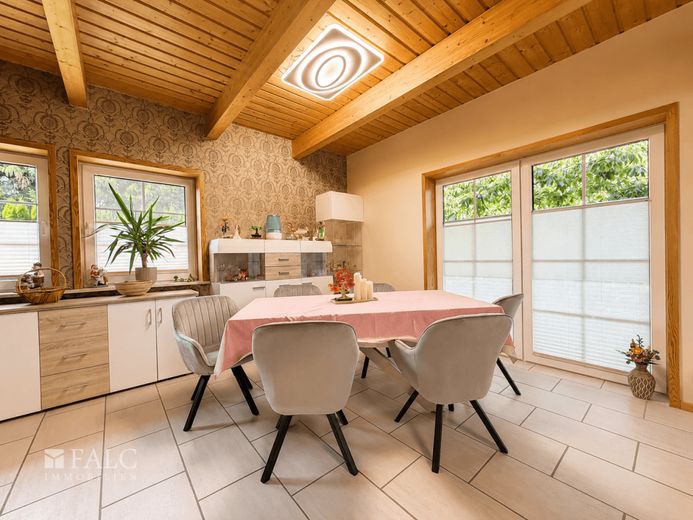 ***Großzügiges Einfamilienhaus mit Außenfachwerk und traumhaftem Garten*** – Essbereich