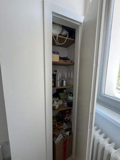 TOPLAGE ! Helle, sanierte 2-Zimmer Wohnung mit Mainblick – Speisekammer