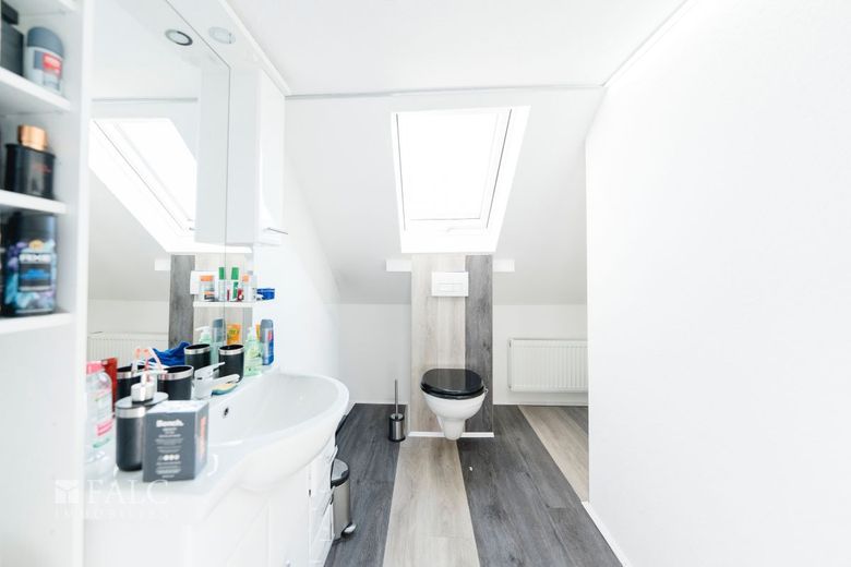 Viel Platz, viele Zimmer, wenig Geld - DHH in Gräfenhausen – DG WC