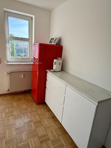 Bezugsfrei in Flingern: 1-Zimmer-Wohnung mit Balkon, Keller und Tiefgarage – Kueche