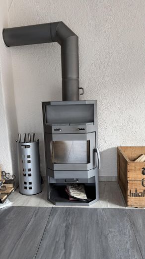 Resthof mit Nebengebäude und bebauugsfähigem Grundstück – Kamin