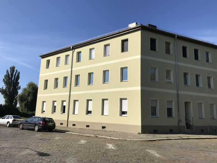 Première occupation après rénovation complète : attrayant appartement de 3 pièces avec cuisine équipée à Dessau – Photo 1