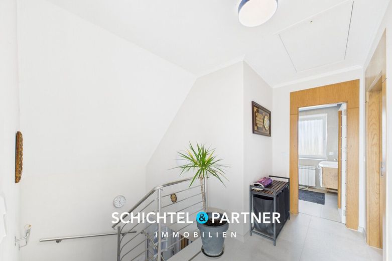 Surheide | Schickes Einfamilienhaus mit Terrasse, Garage und großem Garten – S&amp;P | Flur