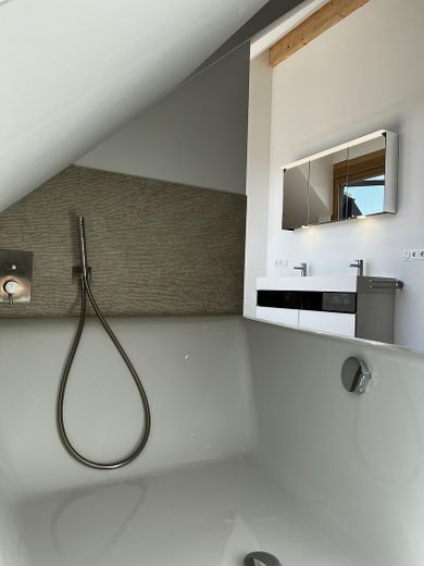 Neuwertiges 4-Zimmer-Penthouse mit Dachterrasse, Aufzug & Deckenkühlung in best Lage – Foto 11