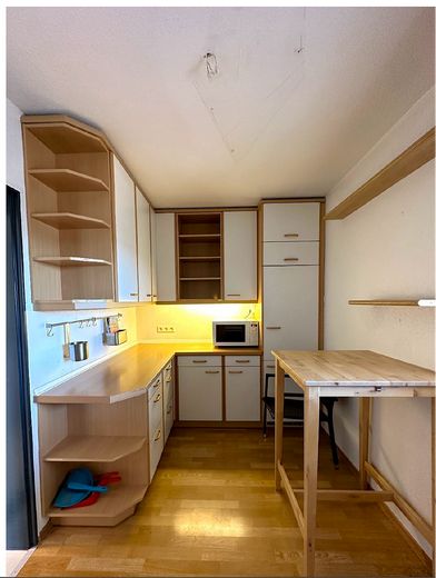 Helle 2-Zimmer-Wohnung mit großer Loggia, Einbauküche und Weitblick – Küche