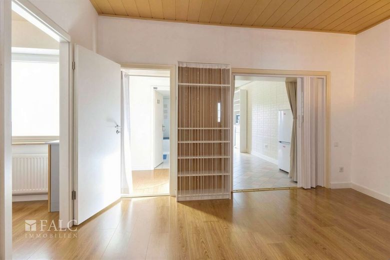 Günstiger Einstieg für fleißige Handwerker! – Wohnzimmer - (KI generiert)