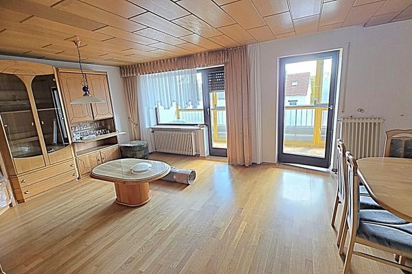 Ampio appartamento di 5 locali (come una casa indipendente)