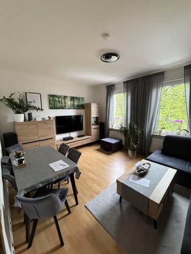 Helle 3-Zimmer-Wohnung in Untertürkheim mit Wohlfühlcharakter – Wohnzimmer