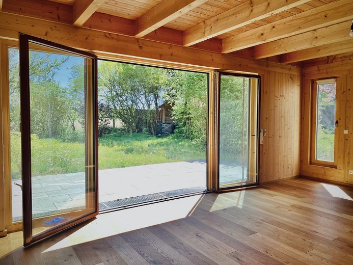 Wohnzimmer mit Gartenterrasse
