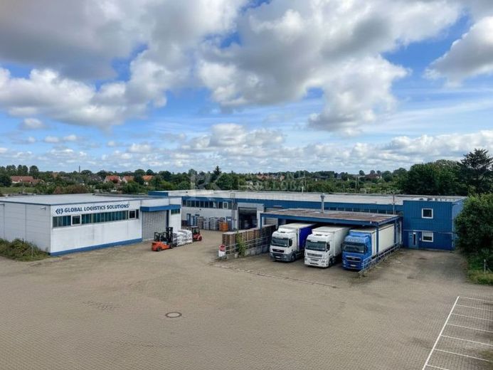 Gewerbehalle mit Büroanteil in Sarstedt – Rampenzugang, Kühlfläche & Fulfillment-Ausstattung – Foto 1
