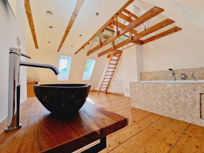 Fundstück: Schönes, sehr individuelles Reihenmittelhaus für Pärchen – DG 1