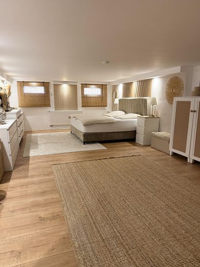 Modernisiertes Reihenendhaus in unverbaubarer Feldrandlage – provisionsfrei – Schlafzimmer im Wohnkeller