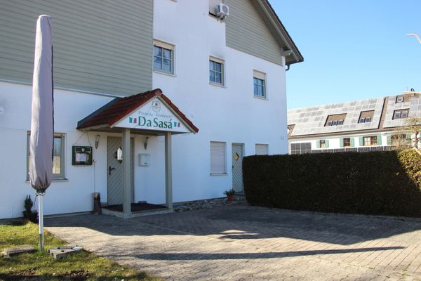 Vielseitige Erdgeschoss-Einheit mit exklusivem Gartenanteil und flexiblen Nutzungsmöglichkeiten
