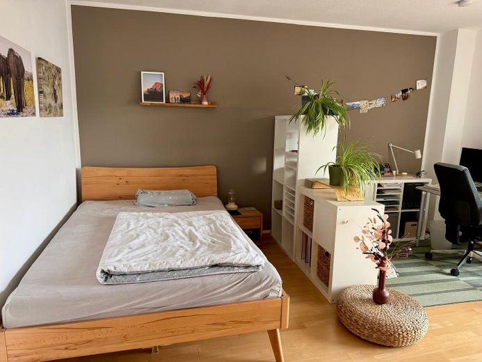 Helle und moderne 2-Zimmer-Eigentumswohnung direkt am Stadtpark – Schlafzimmer
