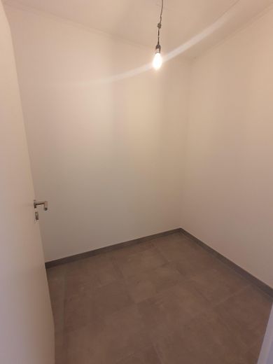 Traumhafte 3 Zimmer EG Wohnung mit Doppelgarage zu vermieten – Abstellkammer