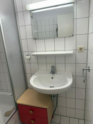 Modern/quiet 1-room apartment with fitted kitchen in central location in Fürth – Foto 8