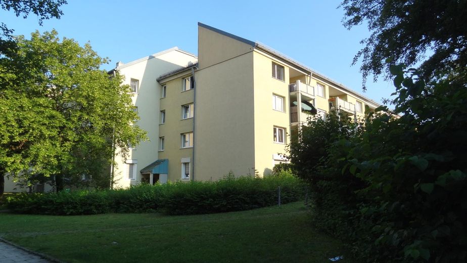 Hausansicht mit Eingangsbereic