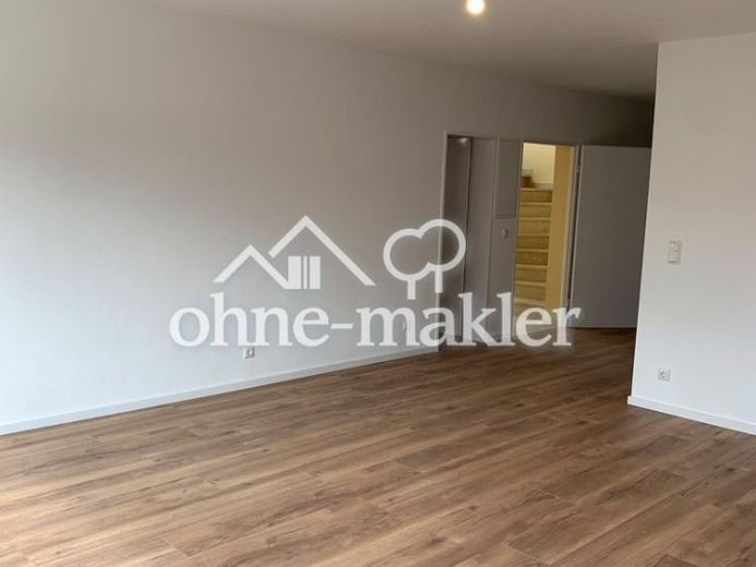 Gruntownie odnowione mieszkanie 3-pokojowe w Neu-Isenburg z balkonem – Zdjęcie 1