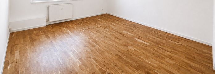 Frisch sanierte, bezugsfreie 3-Zimmer-Wohnung mit Eichenparkett in ruhiger Lage Prenzlauer Berg – Wohnzimmer