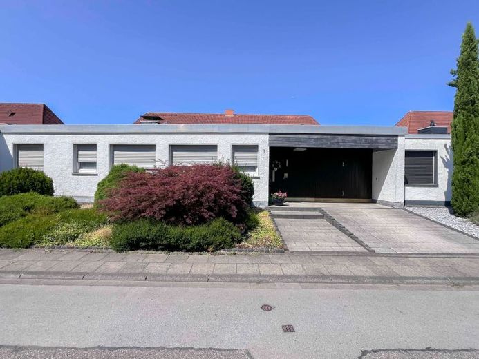 Verzorgde, drempelvrije bungalow met tuin en garage – Foto 1