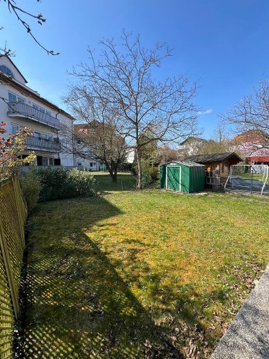 Traumhaftes Haus sucht liebevolle Familie mit Kindern – Der Garten