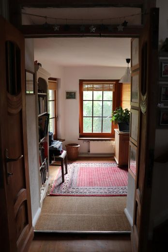 Charming country house with living basement, large garden, workshop, two verandas, hobby stable – Erker/Wintergarten