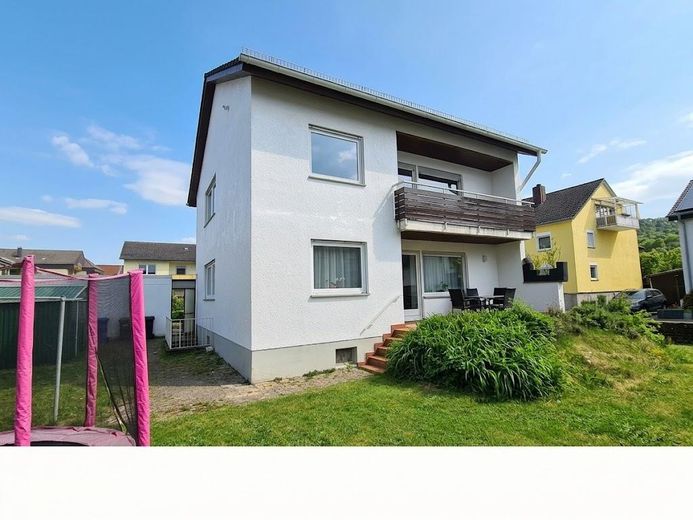 Viel Platz für Ihre Ideen: Traumhaftes Einfamilienhaus in Dahn in guter Lage – Rückansicht 