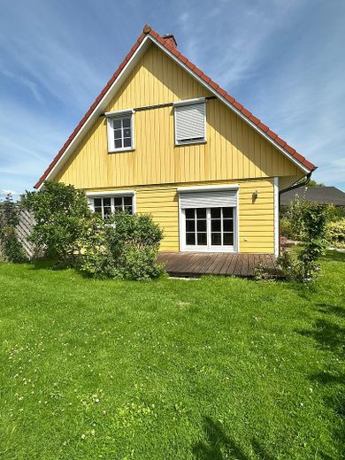 Ruhiges, sonniges & energieeffizientes Einfamilienhaus direkt „hinter’m Deich“ nahe Büsum – Terrasse