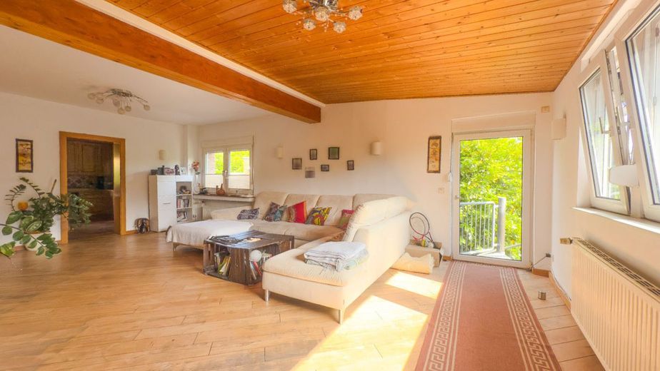 Vielseitiges Haus mit Charme - ideal für Mehrgenerationen, Arbeiten &amp; Wohnen oder Vermietung – Wohnzimmer