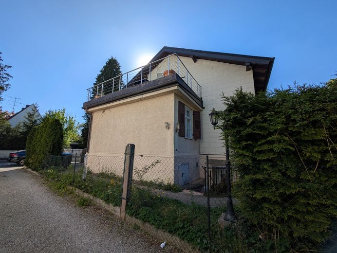 Charmantes freistehendes renovierungsbedürftiges Einfamilienhaus/Kapitalanlage von Privat – Photo 6