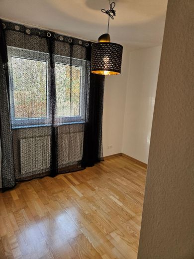 Schöne, ruhige und helle 3-Zimmerwohnung gegenüber Skyline Plaza – Kinderzimmer