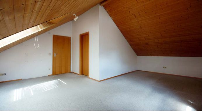 Provisionsfrei - Reiheneckhaus mit Garten, Garage & neuem Dach in Reutlingen Betzingen – Schlafzimmer