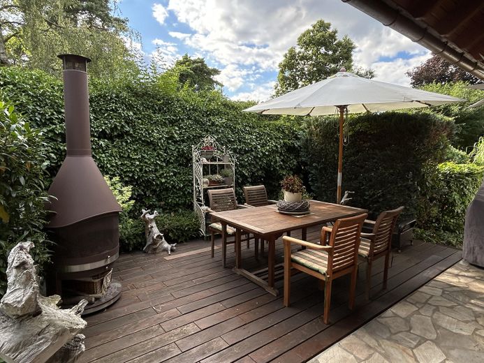 Modern eengezinswoning op droomperceel – Terrasse 1 am Wohnzimmer