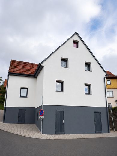 Günstiges, gepflegtes freistehendes Einfamilienhaus mit EBK in Kirchzell (Odw.) – Hausansicht1