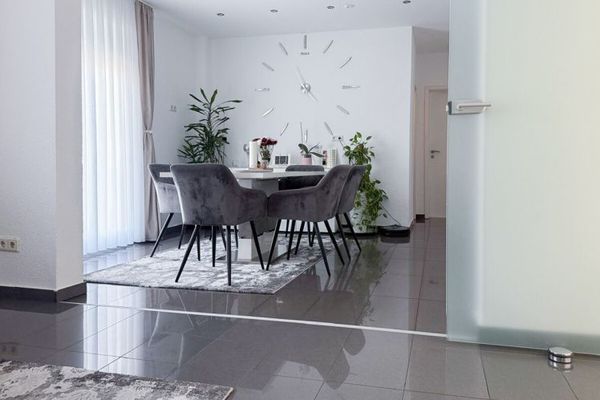 Vivir o volver a dividir: piso de 3,5 habitaciones, originalmente formado por 2 unidades independientes, con terraza