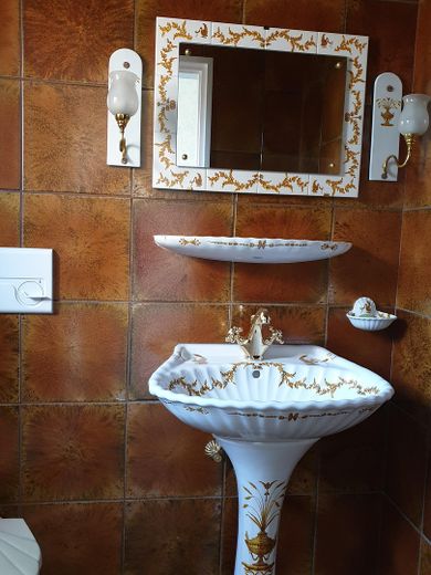 Charmantes Reihenendhaus in Nürnberg-Erlenstegen – Gäste WC EG