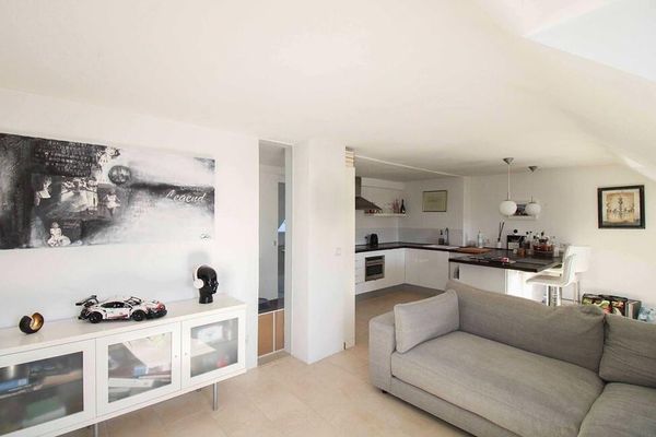 Luminoso apartamento de 2 habitaciones en la última planta con cocina equipada – Braunschweig