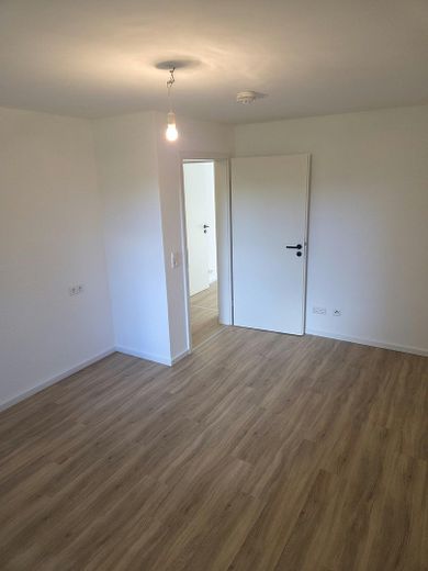 Amplio apartamento de 4 habitaciones en una zona tranquila – Schlafzimmer