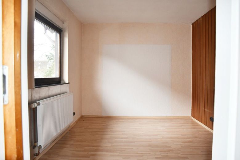 Freistehendes Zweifamilienhaus mit Pool und gewachsenem Garten – Wohnung OG: Esszimmer