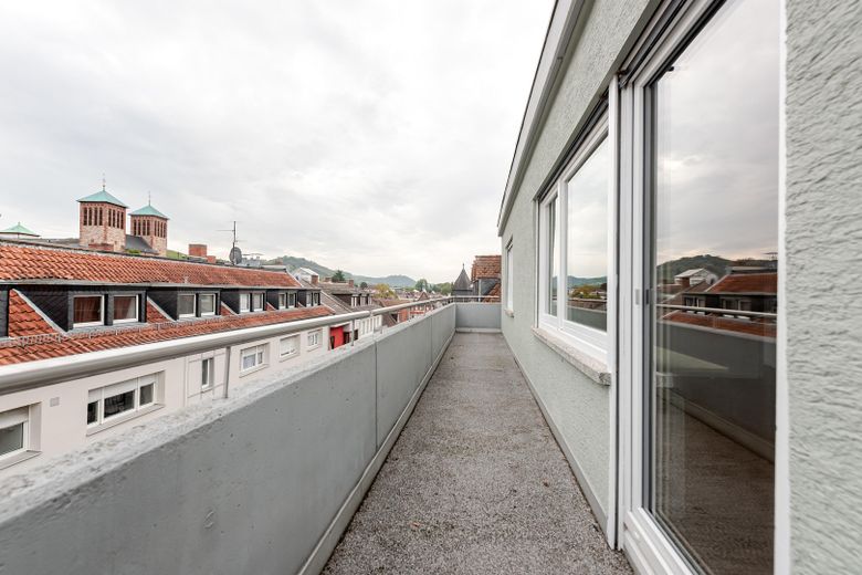 Helle 3-Zimmer-Wohnung mit großem Balkon im Herzen von Bensheim – Balkon mit Ausblick