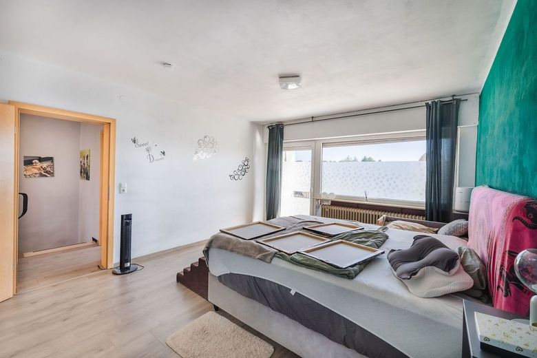 Doppelhaushälfte in Höhr-Grenzhausen - mit großer überdachter Terrasse, Garten und Garage – Zimmer