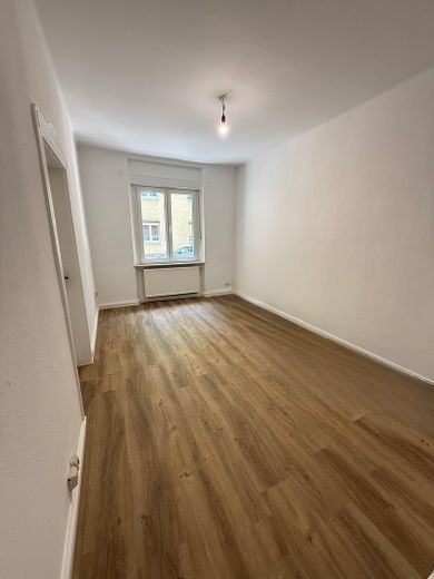 Immediate occupancy available: beautiful, renovated 3-room apartment in a great location! – Zimmer 1